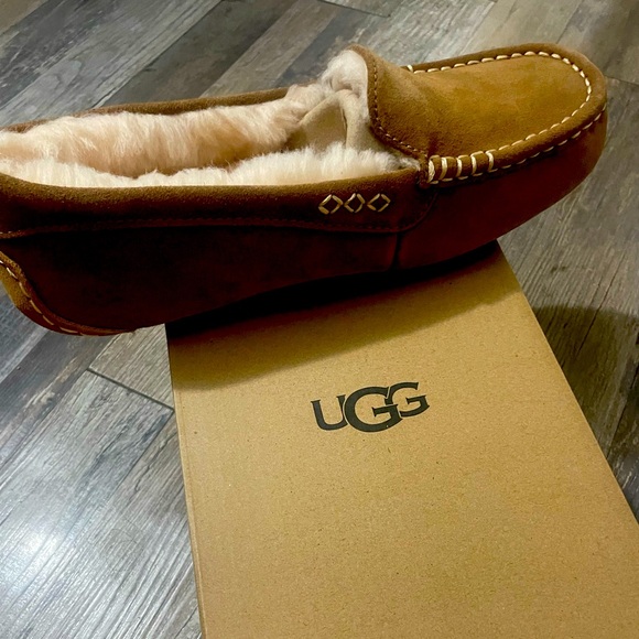 Brand New Ugg Slippers Size 9 - Picture 1 of 5